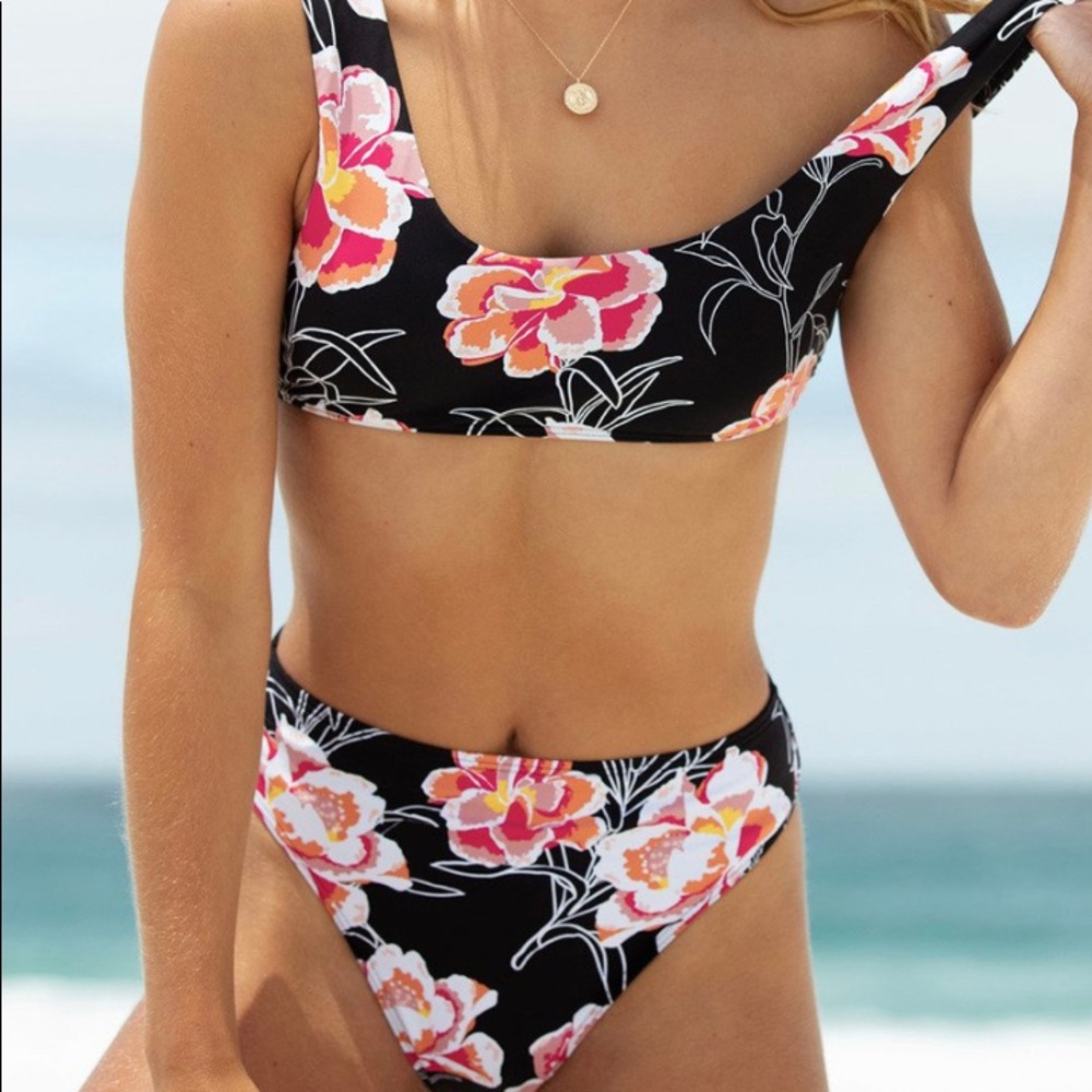 Roxy Black and Pink Floral Bikinj Set